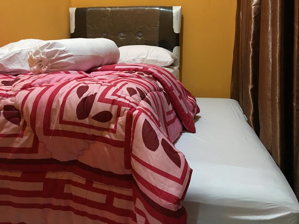 Aini Home Stay Ternate Exteriör bild