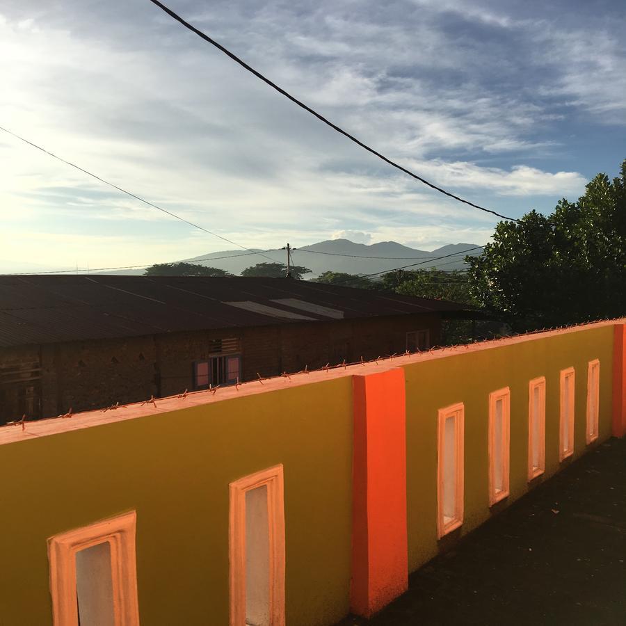 Aini Home Stay Ternate Exteriör bild