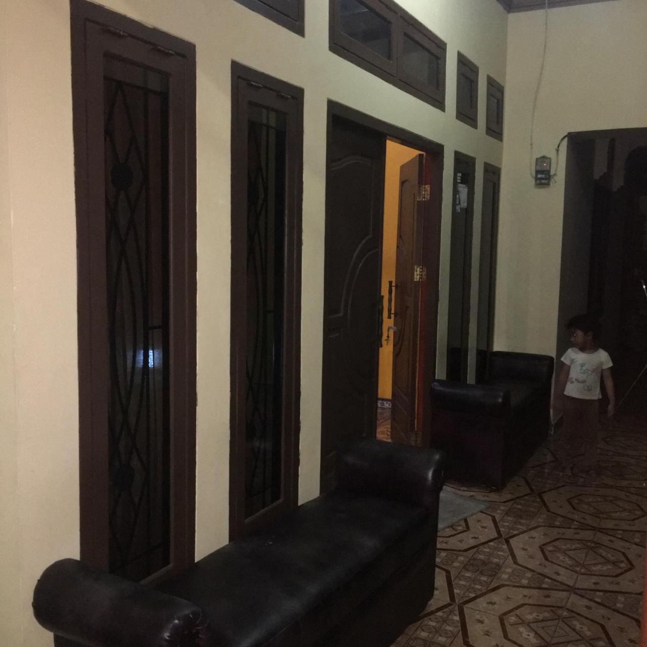 Aini Home Stay Ternate Exteriör bild