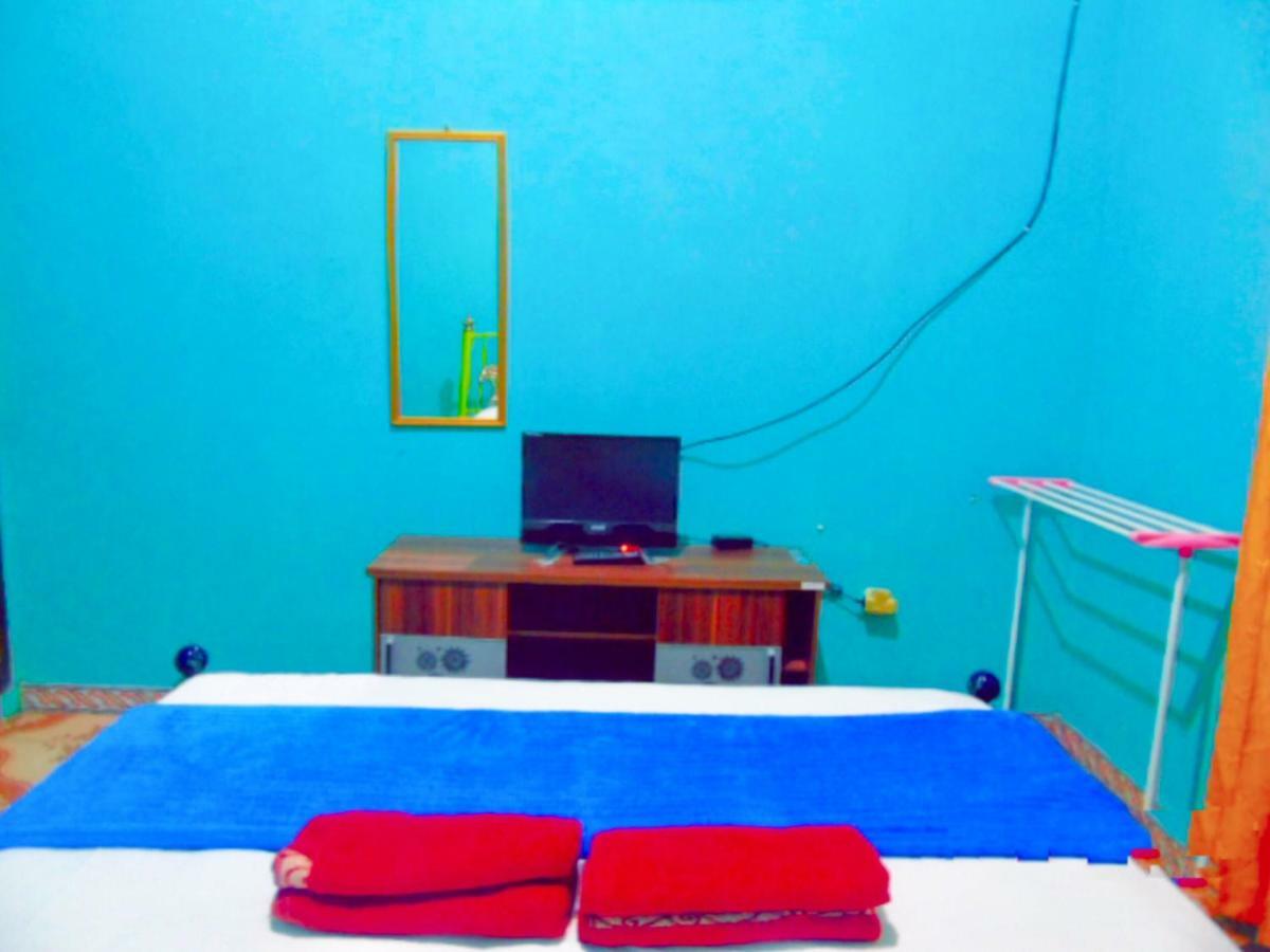 Aini Home Stay Ternate Exteriör bild