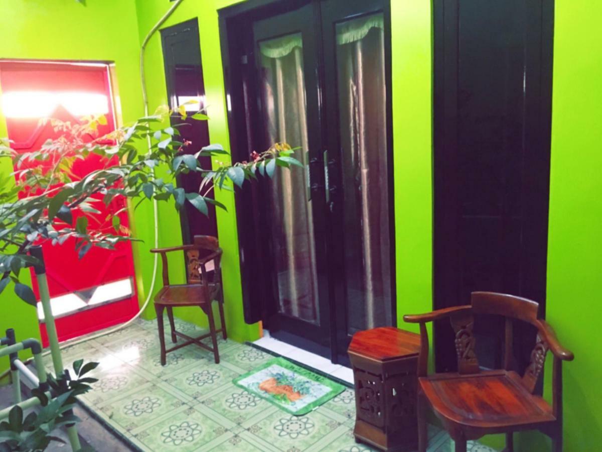Aini Home Stay Ternate Exteriör bild