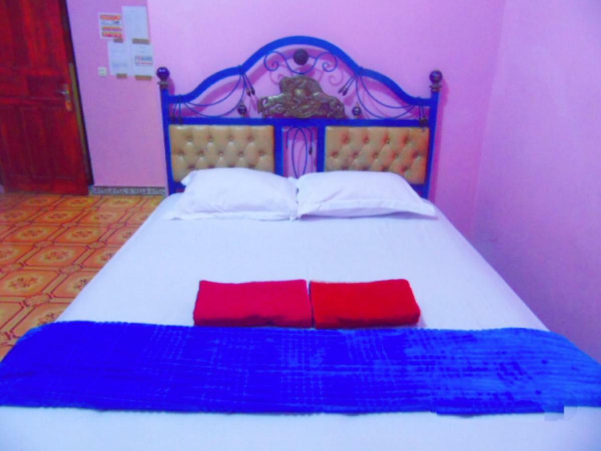 Aini Home Stay Ternate Exteriör bild