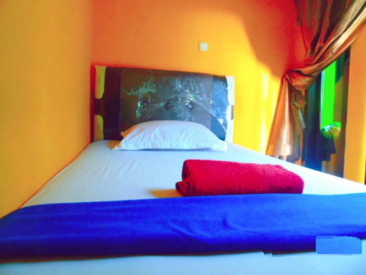 Aini Home Stay Ternate Exteriör bild