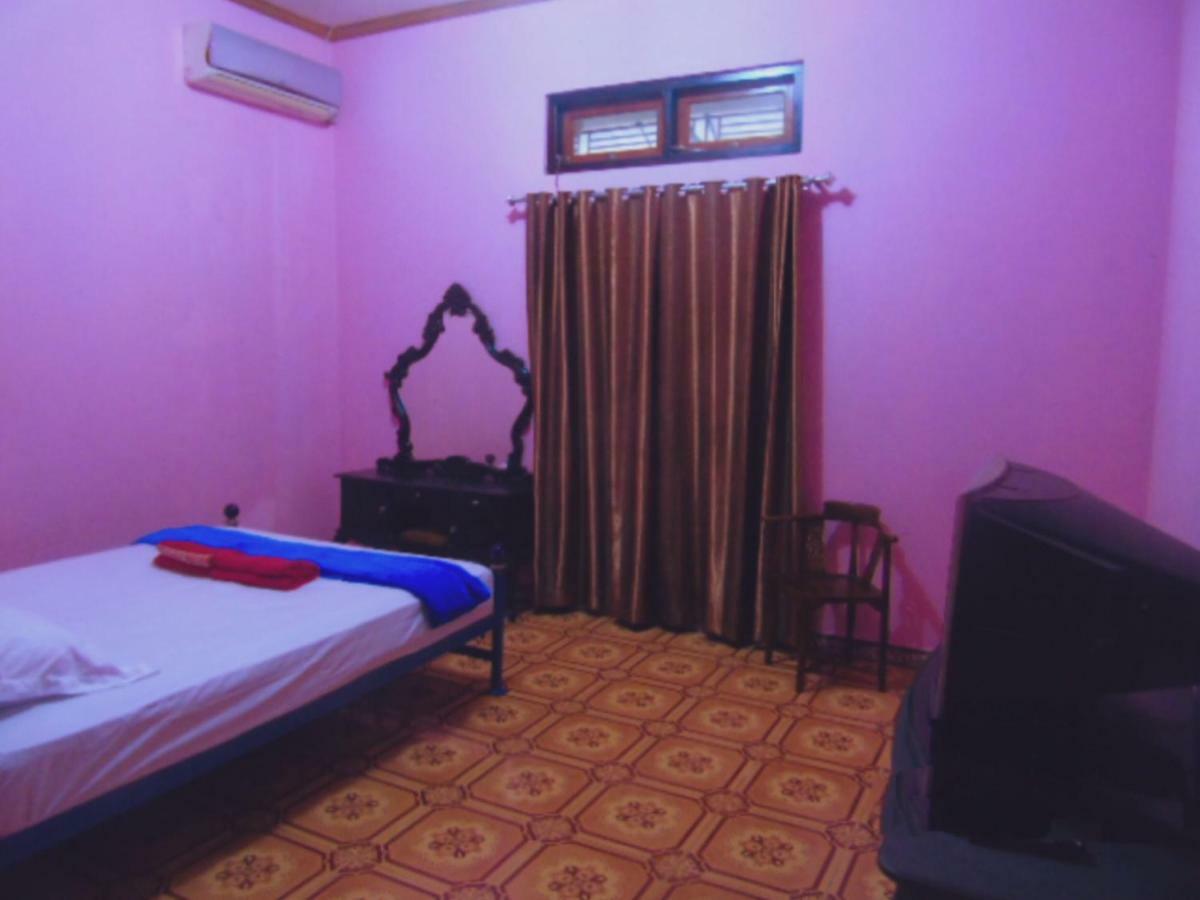 Aini Home Stay Ternate Exteriör bild