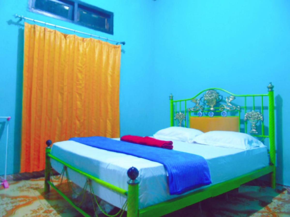 Aini Home Stay Ternate Exteriör bild