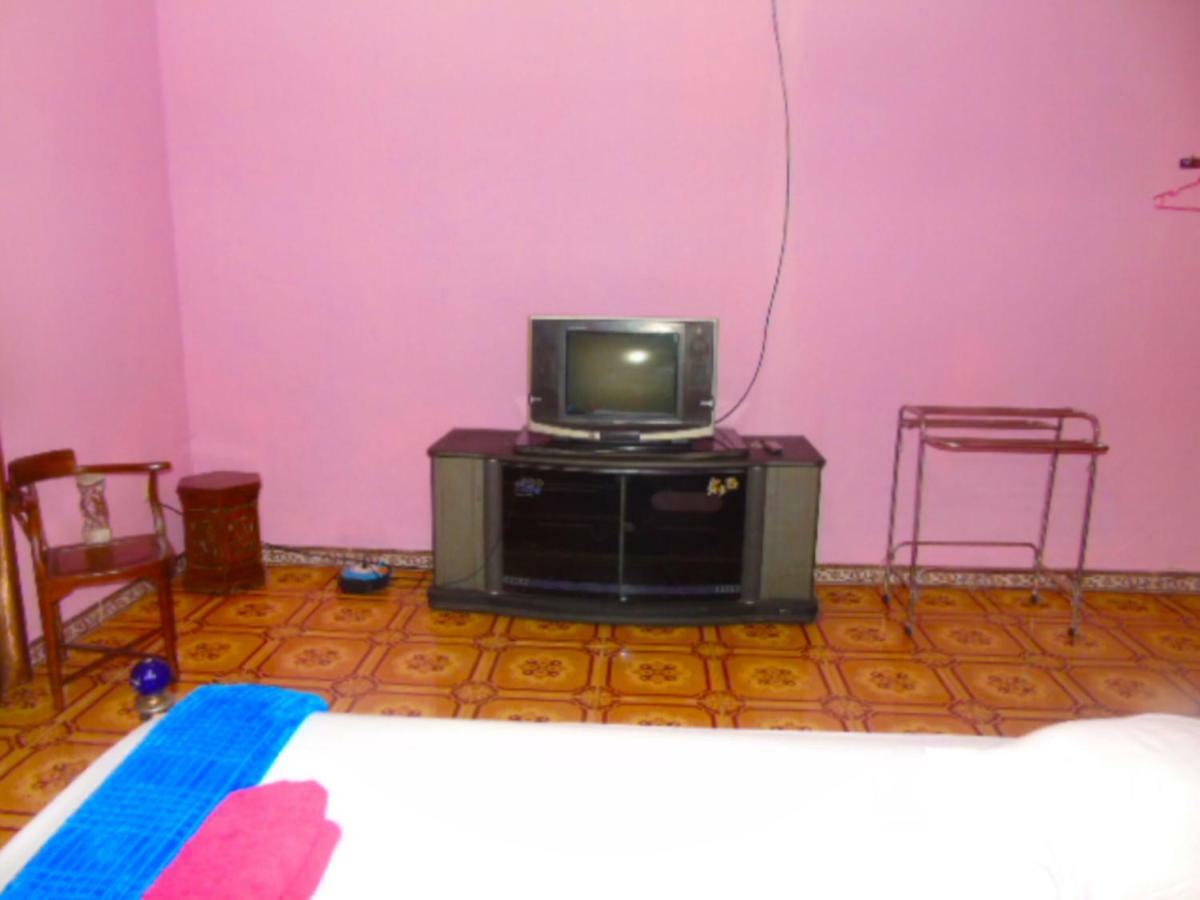 Aini Home Stay Ternate Exteriör bild