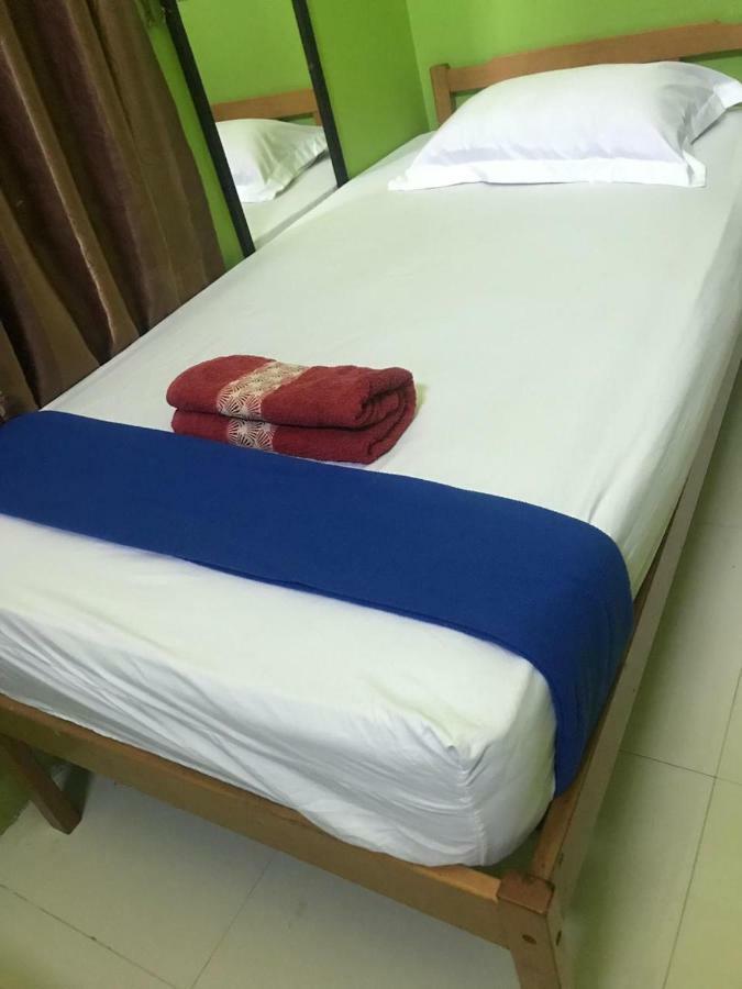Aini Home Stay Ternate Exteriör bild